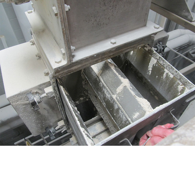 Quick-Clean Chute Magnets Remove Metal Contaminants