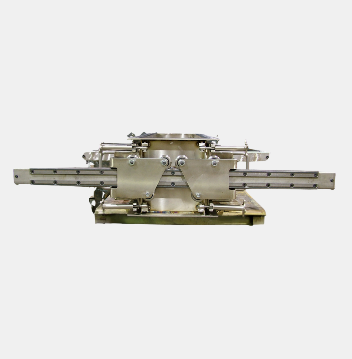 Chute Magnet Designed with Roller Slide for Easy Manual Cleaning