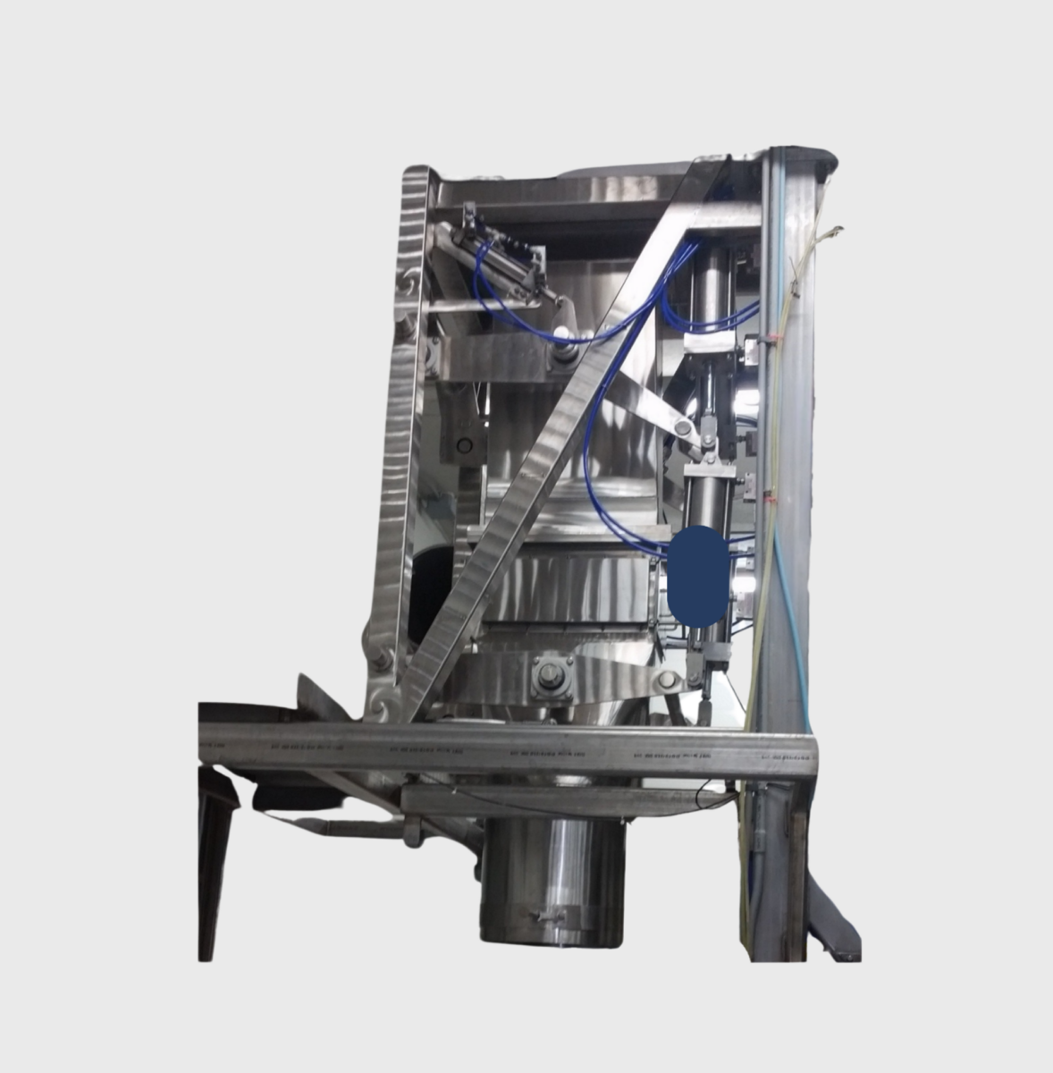 Quick-Clean Magnetic Chute Installed for Processing Powdered Milk
