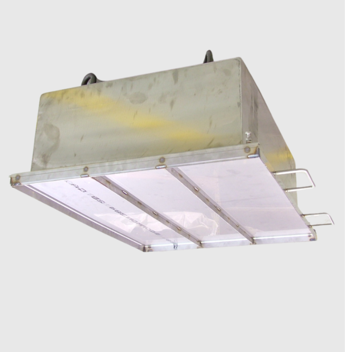 Quick-Clean Suspended Receiving Magnet Designed for Conveyed Food Processing Application