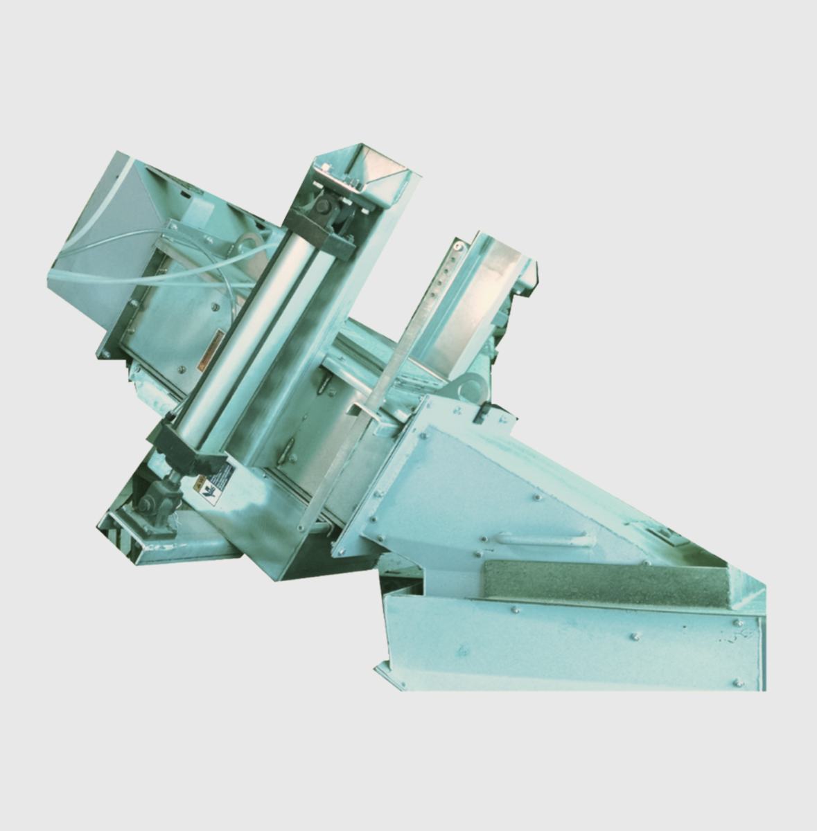 Self-Clean Inline Plate Magnet Installed at Angle in Dry Bulk Processing Application