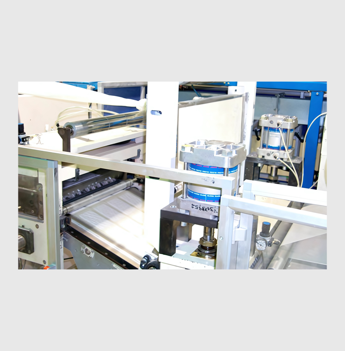 Flat Plate Metal Detector for Paper and Cardboard Packaging Production Flat Plate Metal Detector for Paper and Cardboard Packaging Production