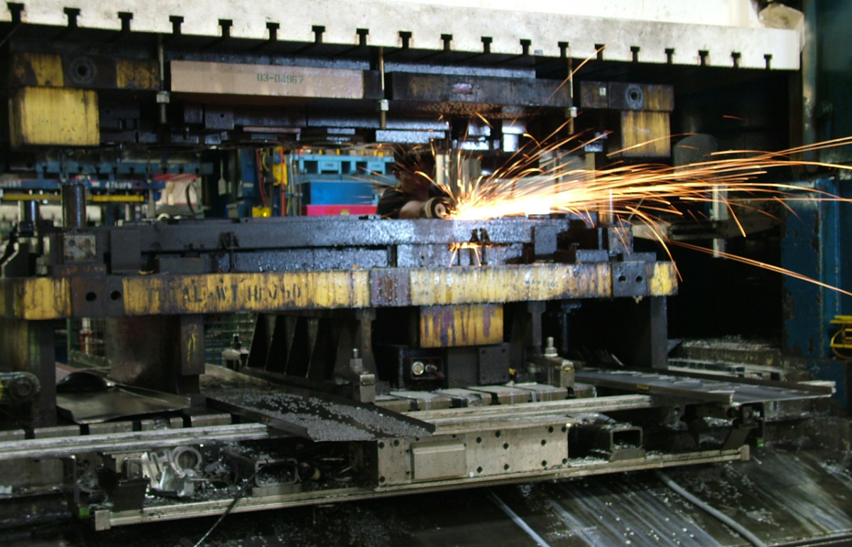 Electric Shaker on Die Press at Radar Industries
