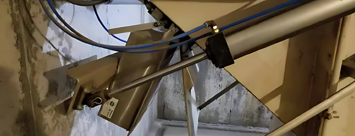 MPI installed self clean plate magnet